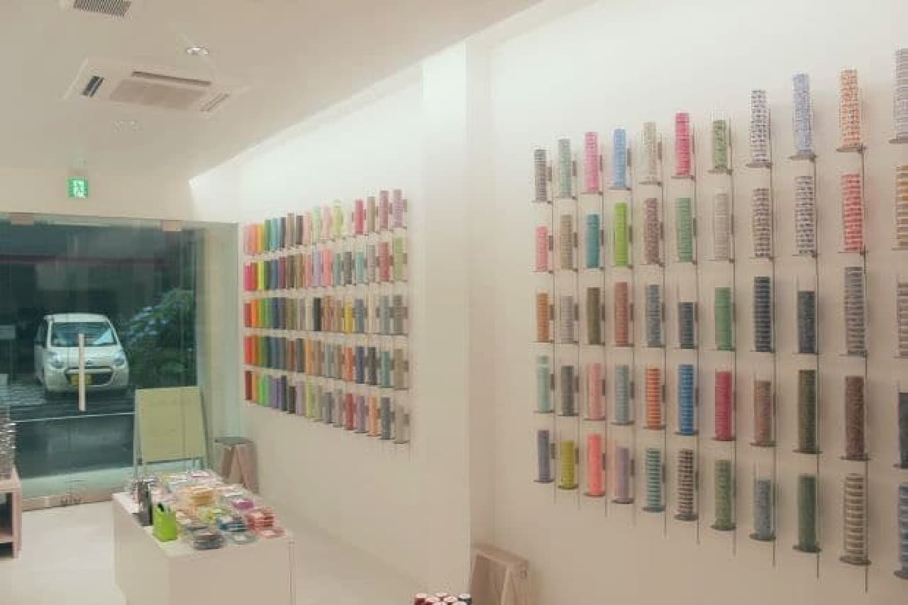 "Mt lab." Is a "complete reservation system" masking tape specialty store where you can purchase Kamoi processed paper masts.