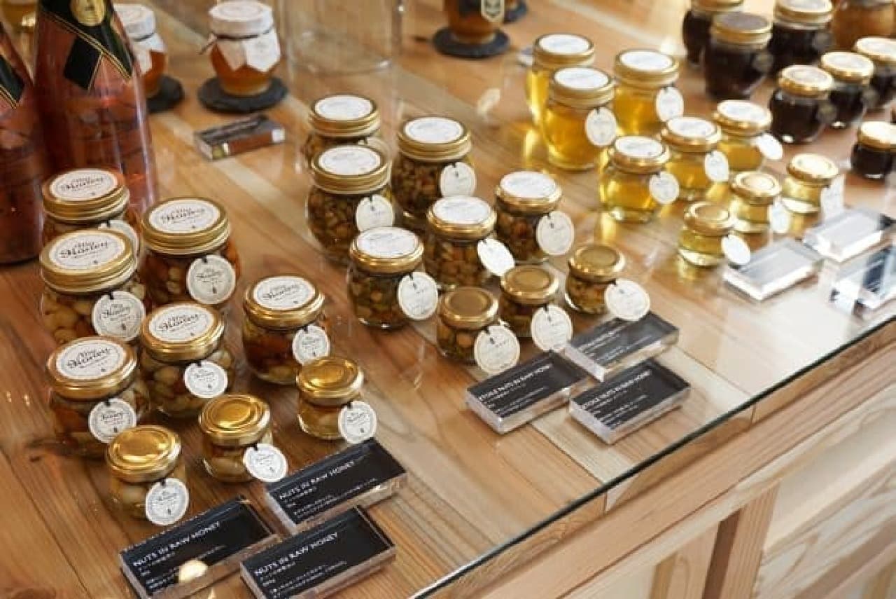 Honey specialty store "MY HONEY" Omotesando