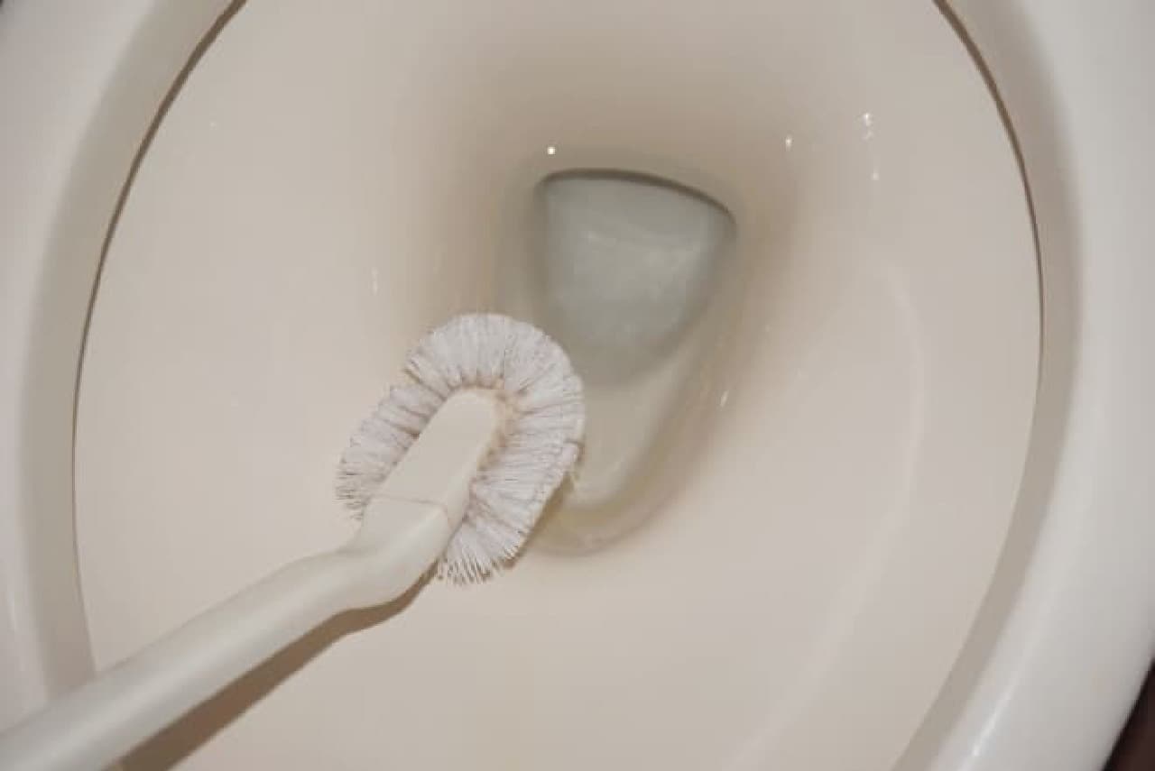 Toilet brush image