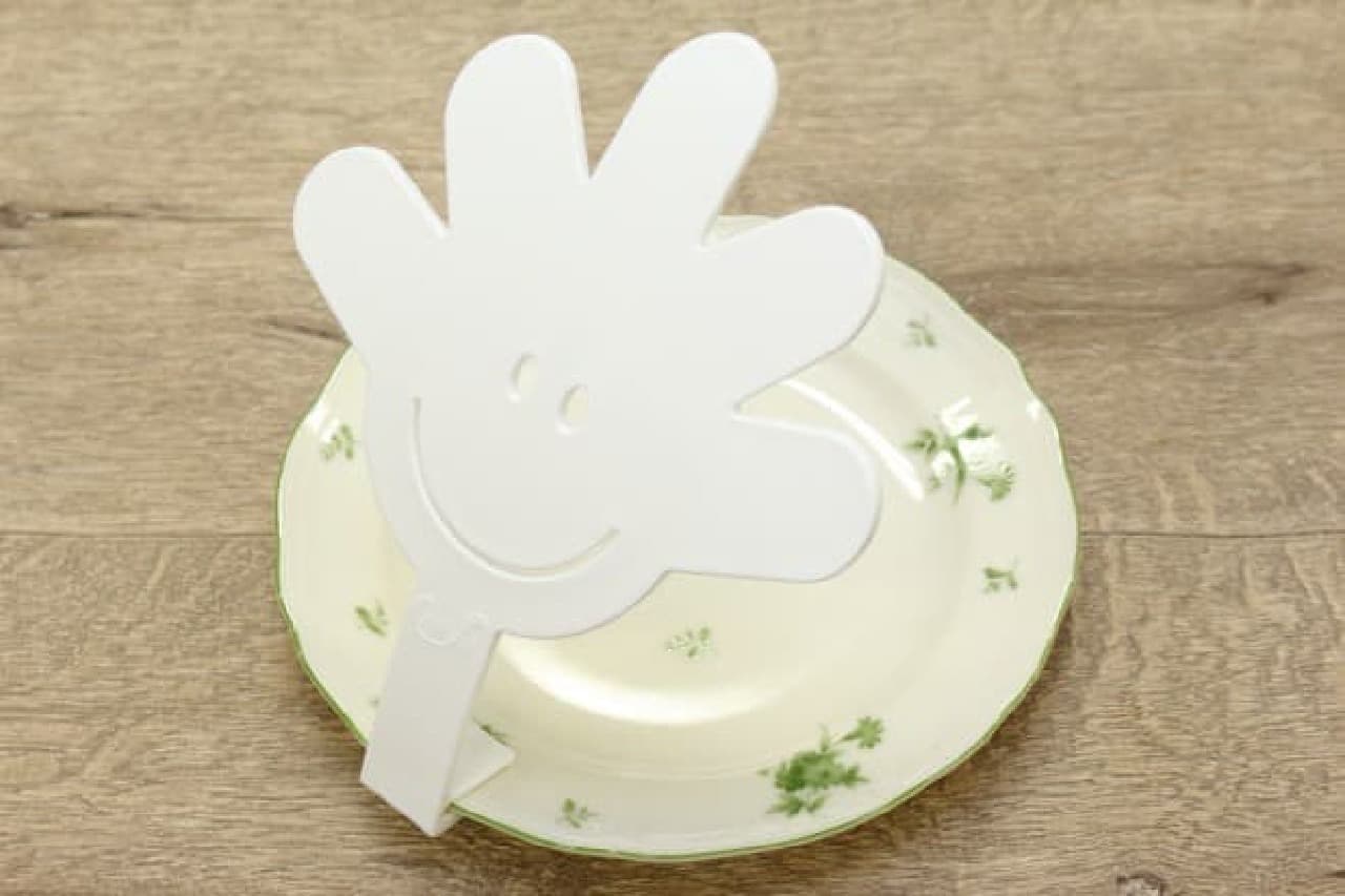 Kitchen goods "Mom's Hand" that prevents plastic wrap from sticking to cakes and omelet rice
