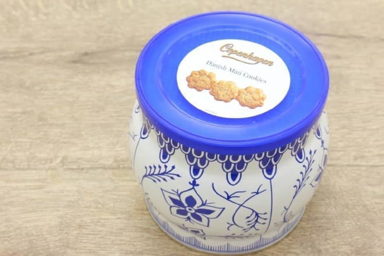 Canned cookies from Kelsen's brand "Copenhagen"