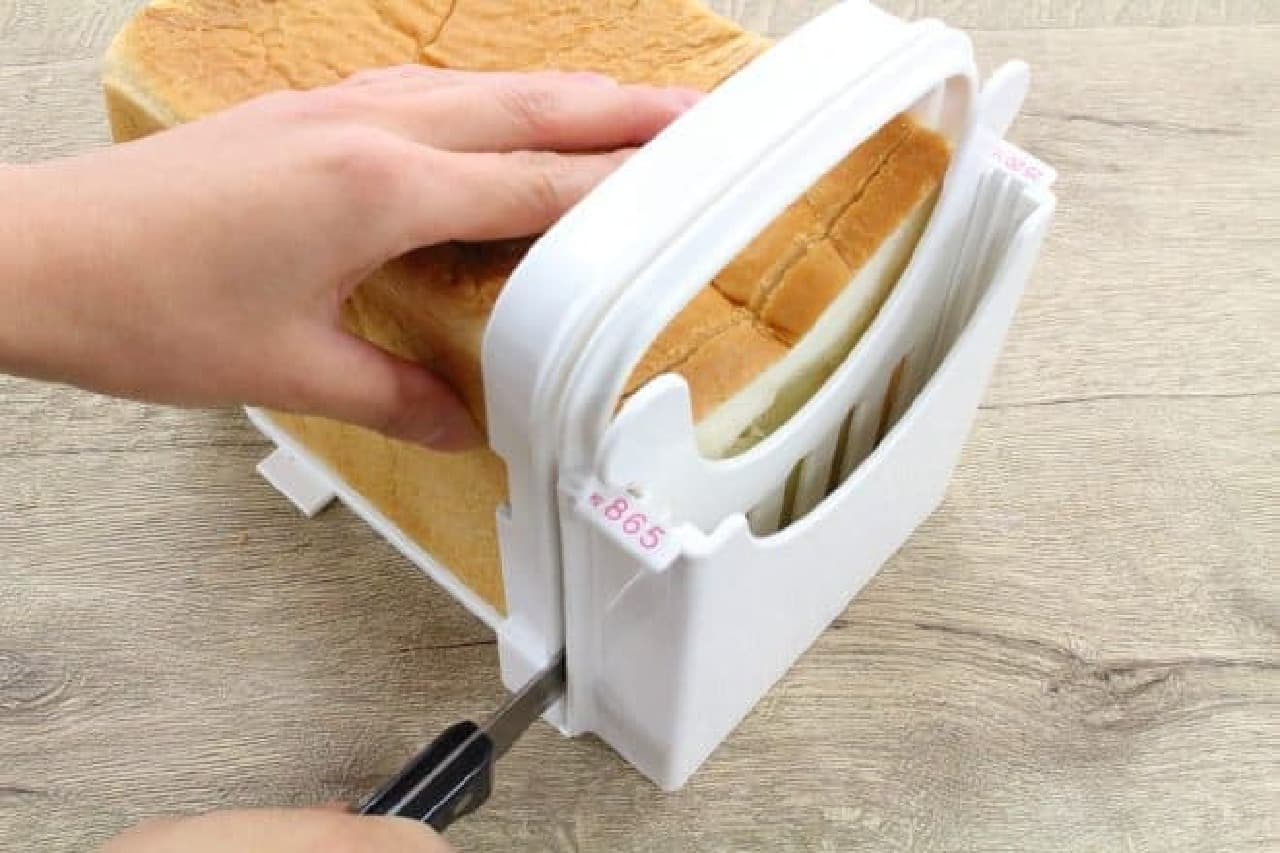 食パンをスライスする用のスケーター「食パンカットガイド」
