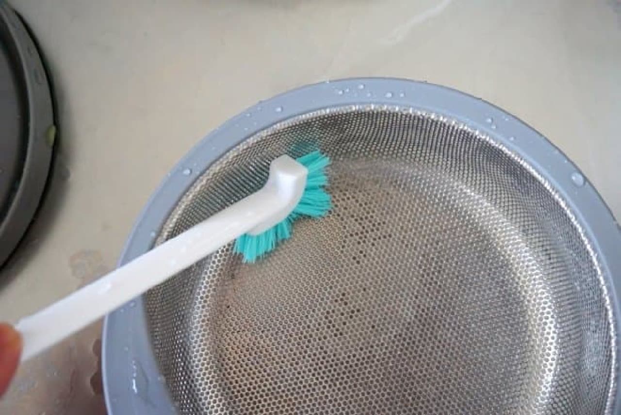 Daiso "Master of Clearance" Cleaning Brush
