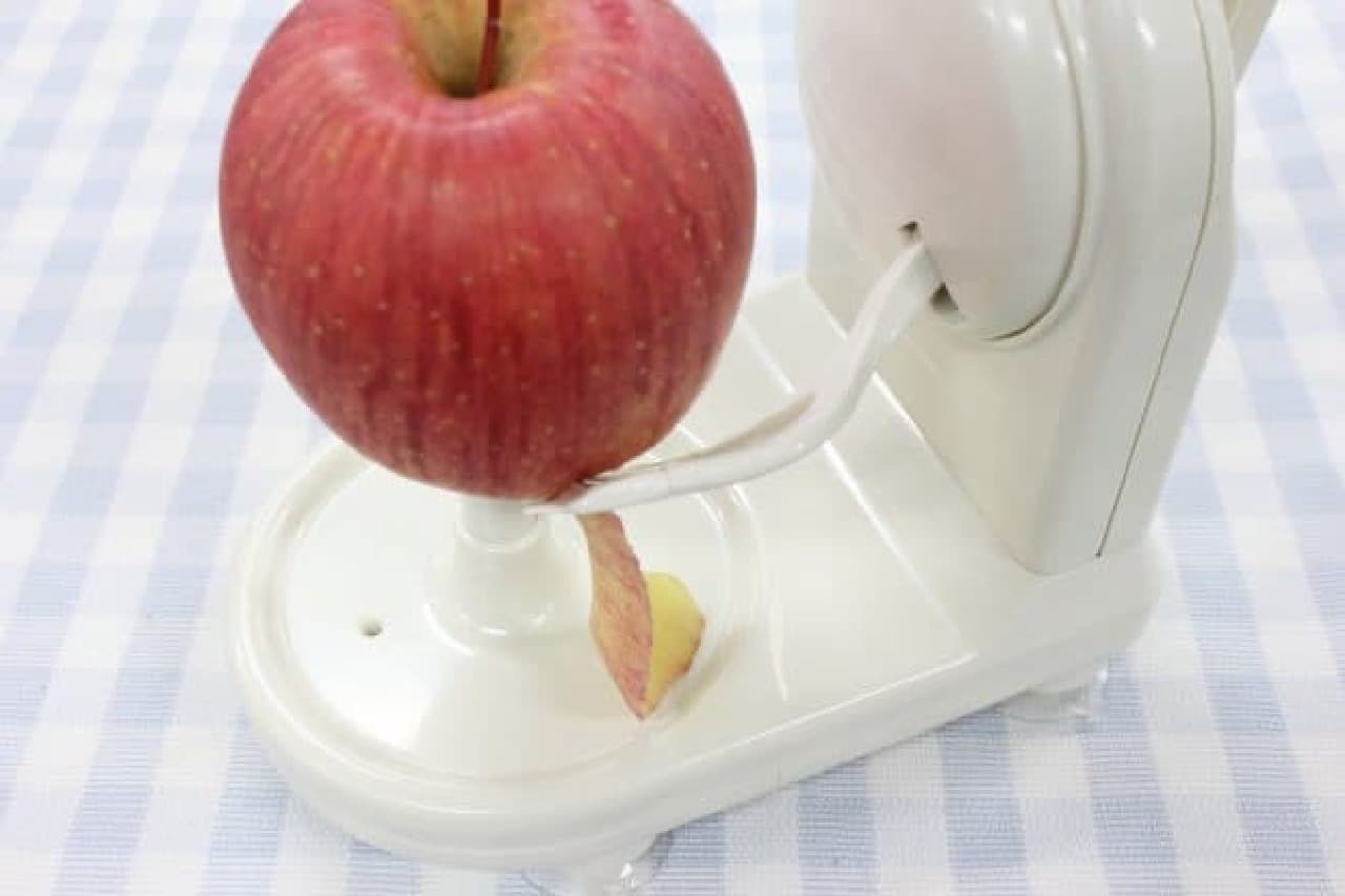 名作 回転式りんごの皮むき器 35614 味わい食房 リンゴがシュルシュルと