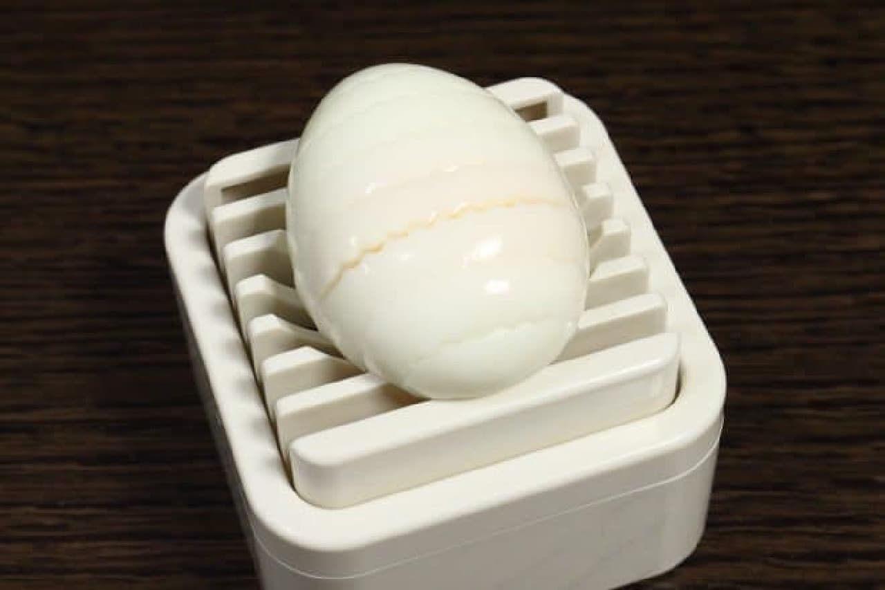ゆで卵を簡単にぎざぎざに切れるカッター「波型カットのゆでたまご」