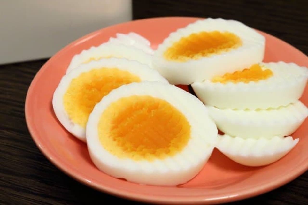 ゆで卵を簡単にぎざぎざに切れるカッター「波型カットのゆでたまご」