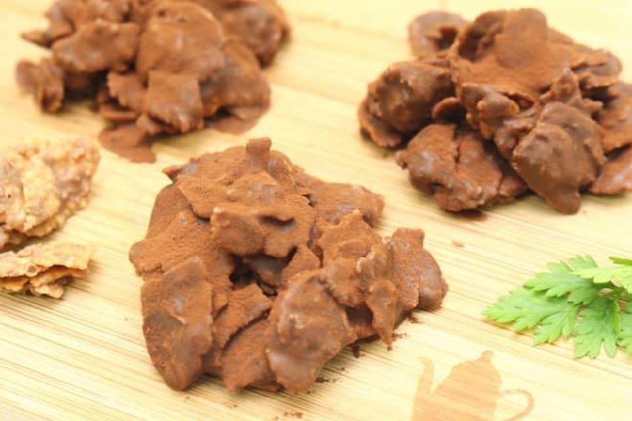 A simple arrangement recipe that can be done in the microwave using Morinaga chocolate flakes and a dozen