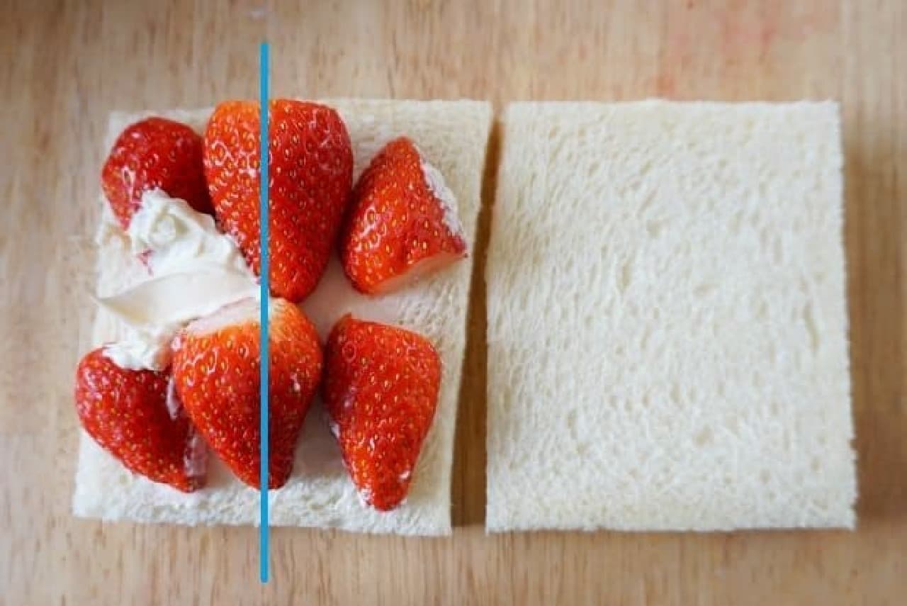 How to make a strawberry fruit sandwich