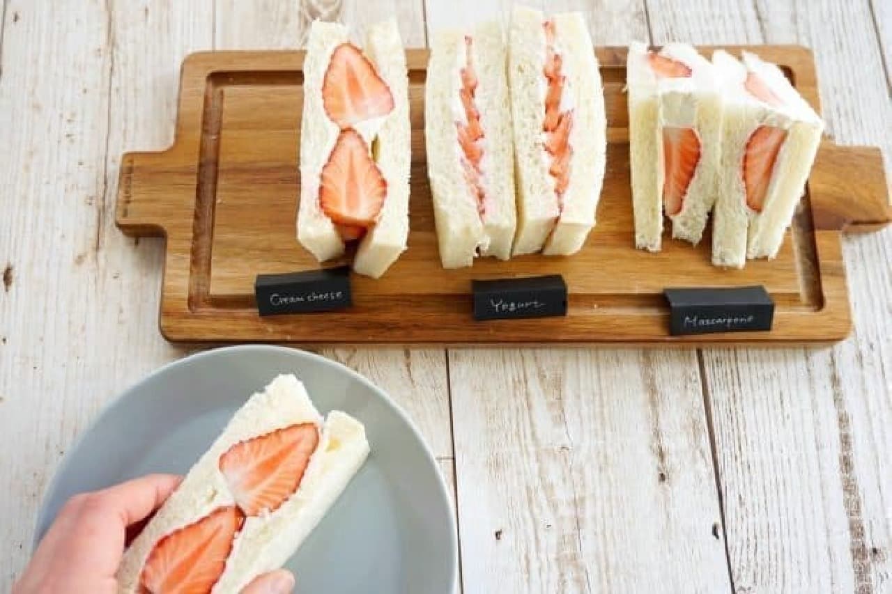 How to make a strawberry fruit sandwich
