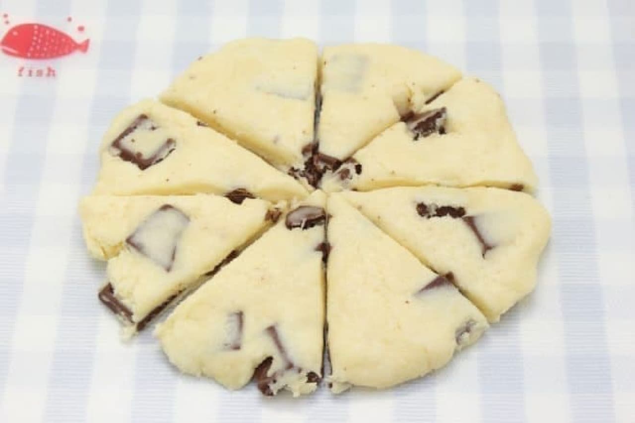 A simple recipe for chocolate chunk scones made with panque mix and cream