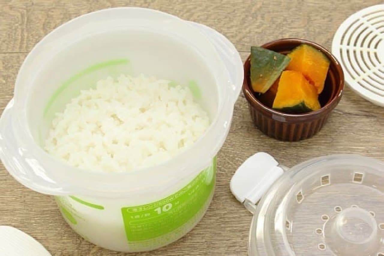 "Rice maker", a container that can cook 1 go of rice in a microwave oven, also for steaming vegetables and meat buns
