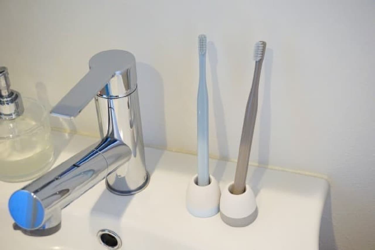 Nitori "Diatomaceous earth toothbrush stand"