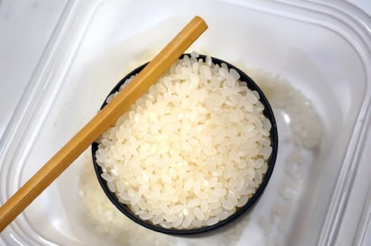 Rice cooker "Kamado-san Denki" that can cook clay pot rice