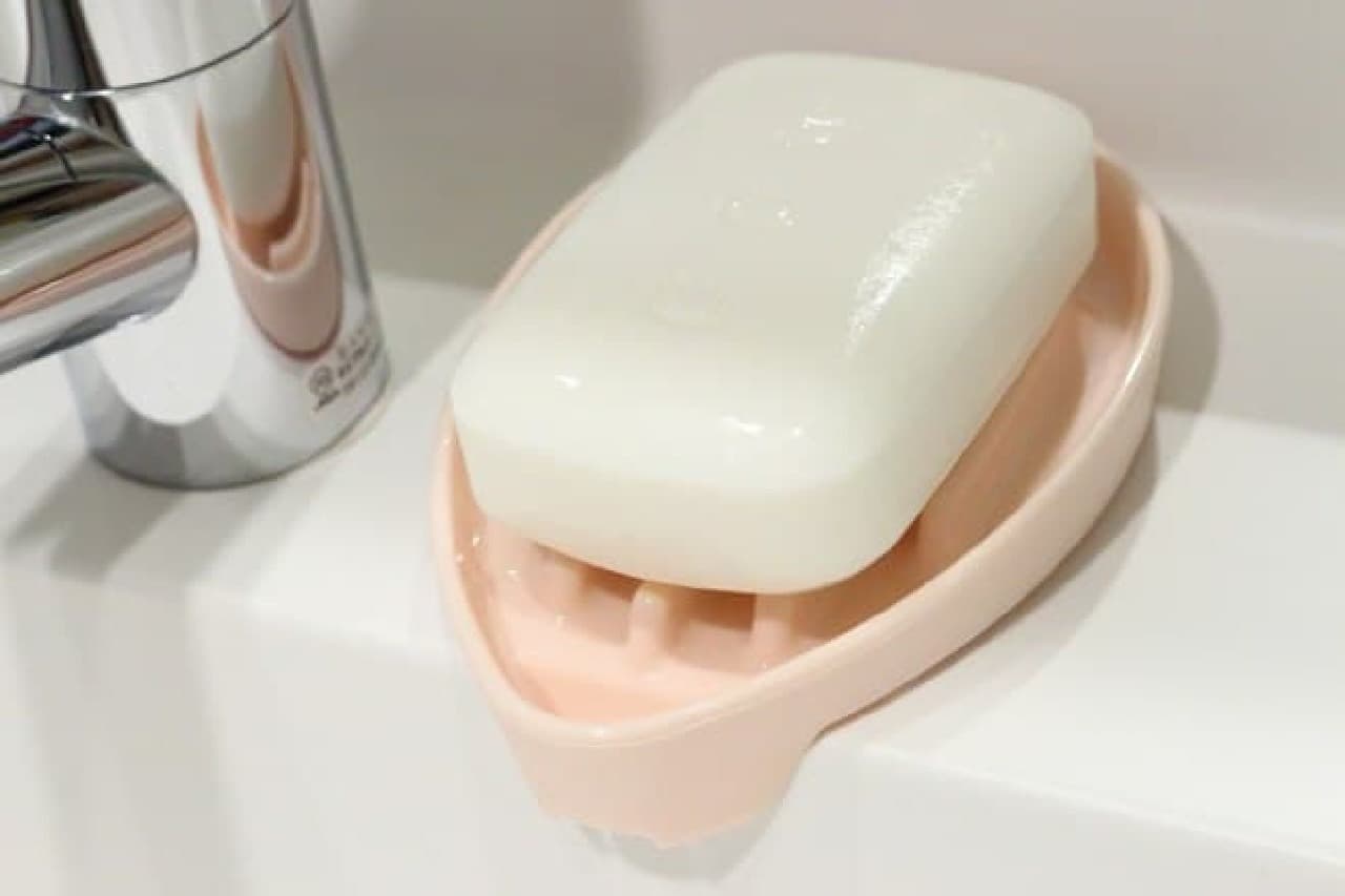 Dry the soap smoothly and comfortably--"Draining soap holder" with a drain