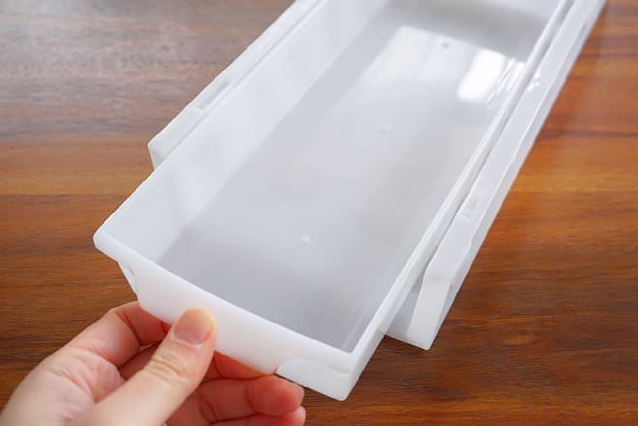 Daiso "Clear storage clearance tray & rack"