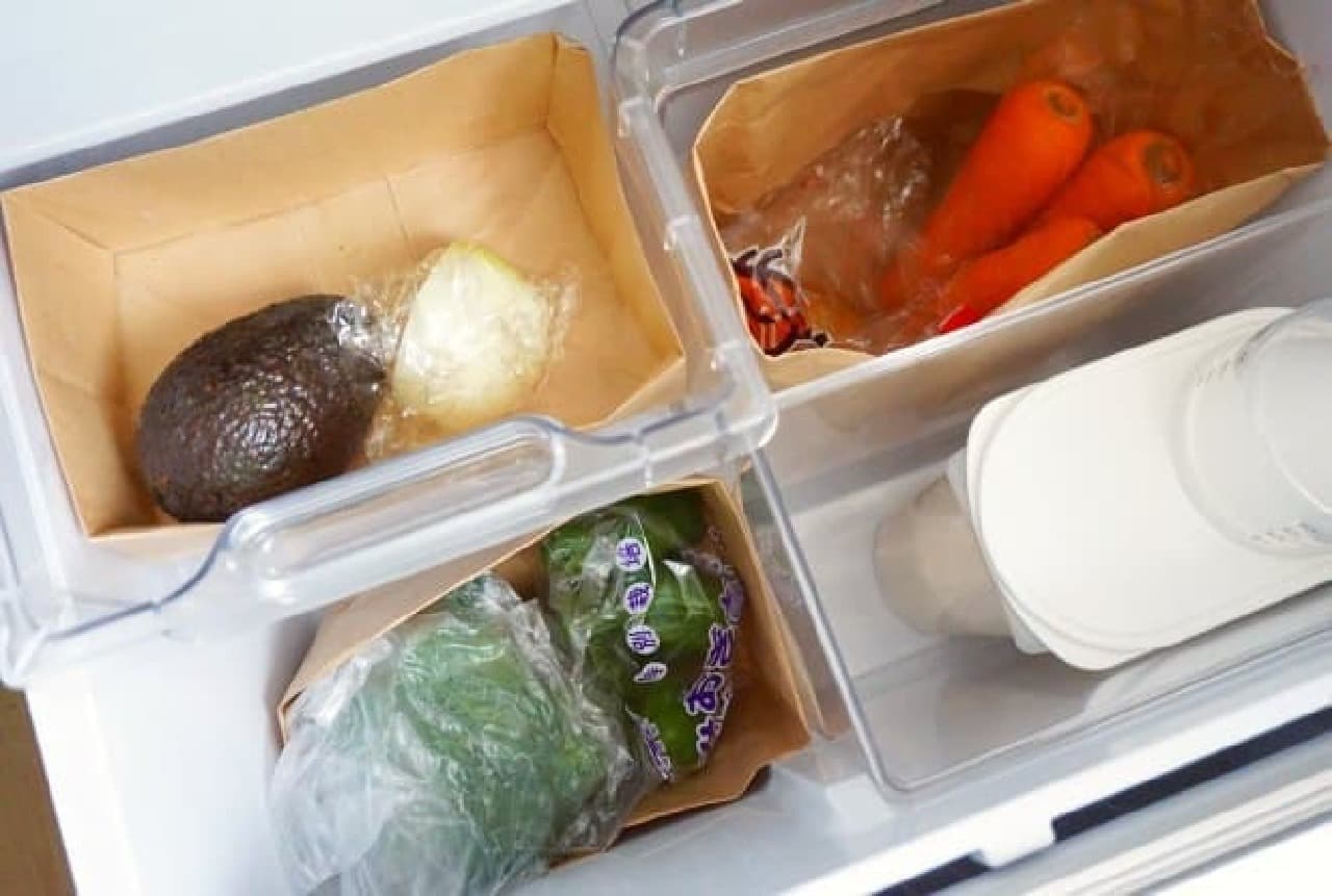 Use Hundred yen store craft bags as a partition for the vegetable room