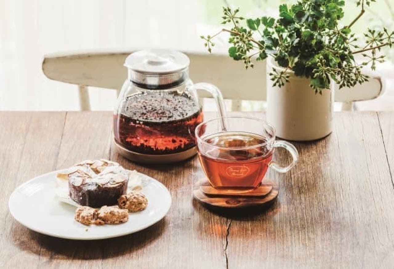 From Afternoon Tea LIVING, cups and pots for enjoying delicious tea in tea bags