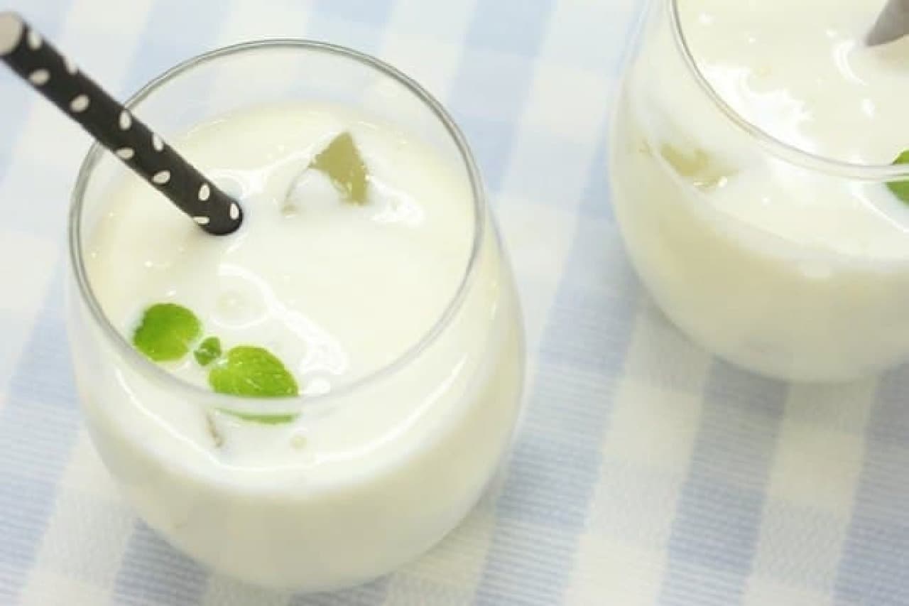 Lassi's simple recipe--honey and jam for your favorite flavor