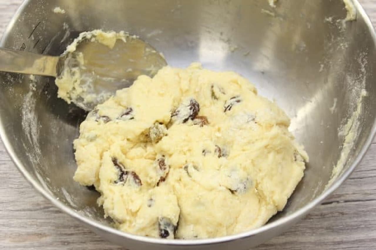 Fermentation-free, easy-to-use raisin bread recipe with panque mix and yogurt