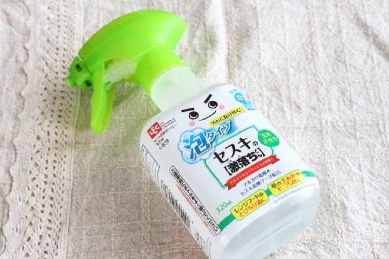 "Sesuki's Geki Ochi-kun Adhesive Foam Spray" that removes oil stains and is useful for cleaning the kitchen
