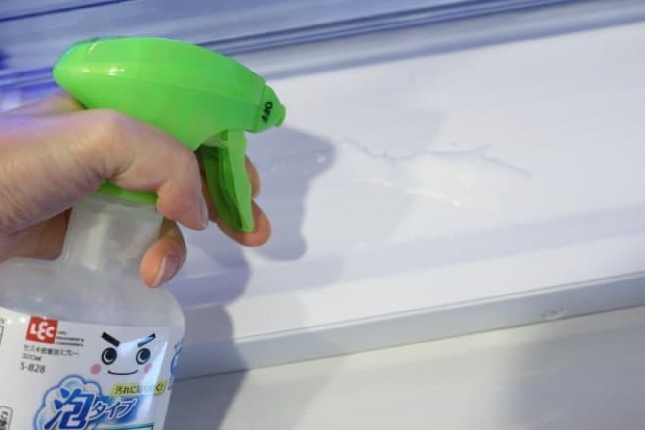 "Sesuki's Geki Ochi-kun Adhesive Foam Spray" that removes oil stains and is useful for cleaning the kitchen