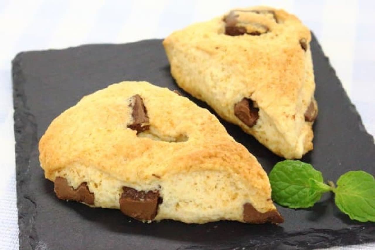 Easy recipes for sweets with hot cake mix--scones, biscotti, chocolate cake, etc.
