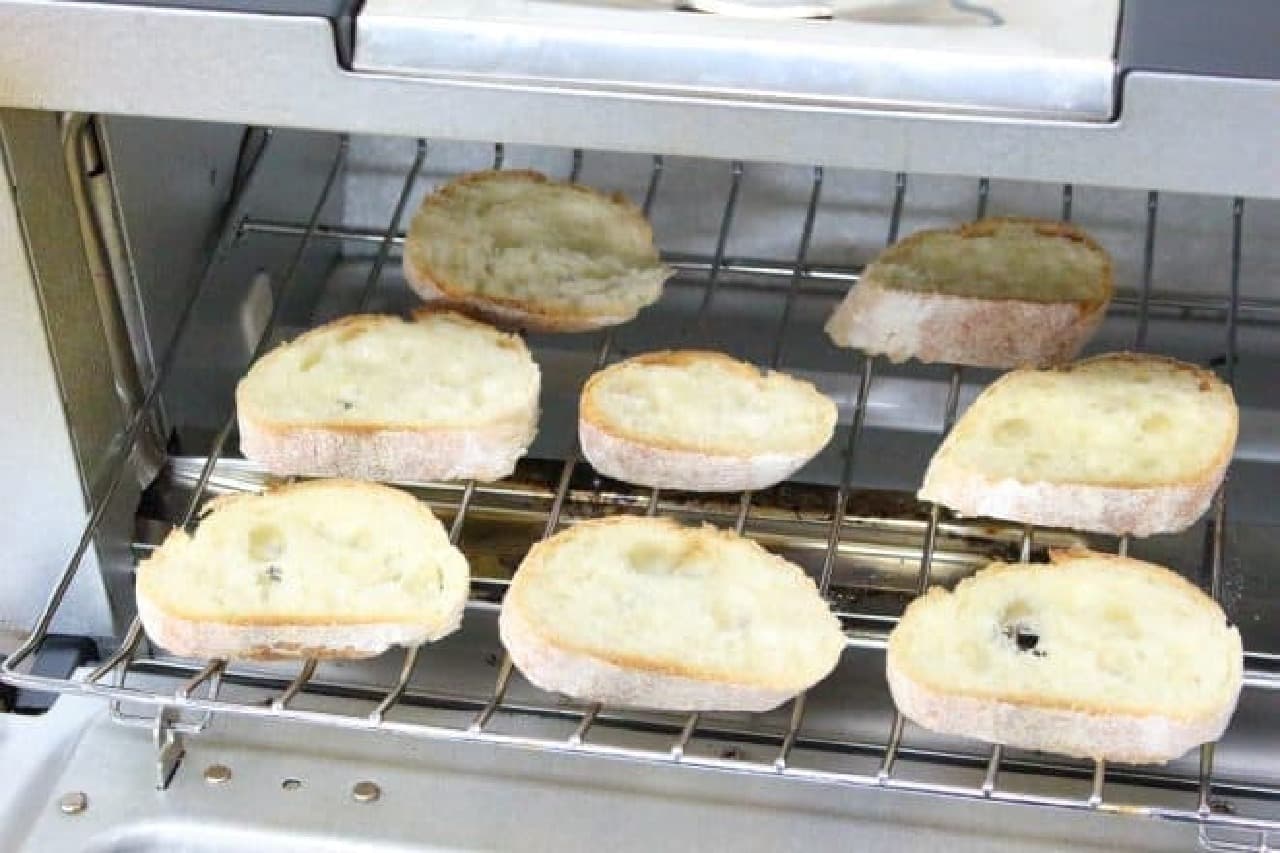 オーブントースターで作る練乳ラスクのレシピ、材料はフランスパンとコンデンスミルク