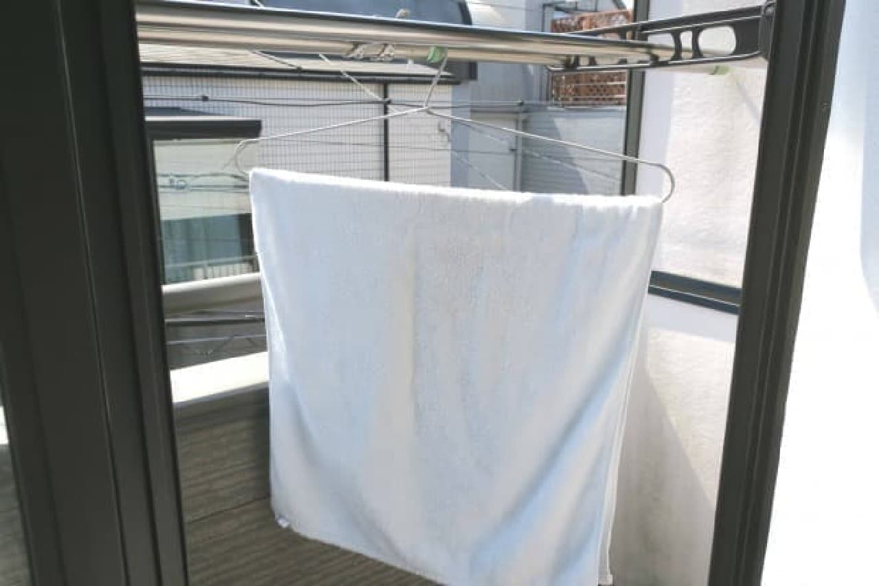 バスタオルをいつも清潔 ふかふかに 100均の バスタオルが広げて干せるハンガー えんウチ