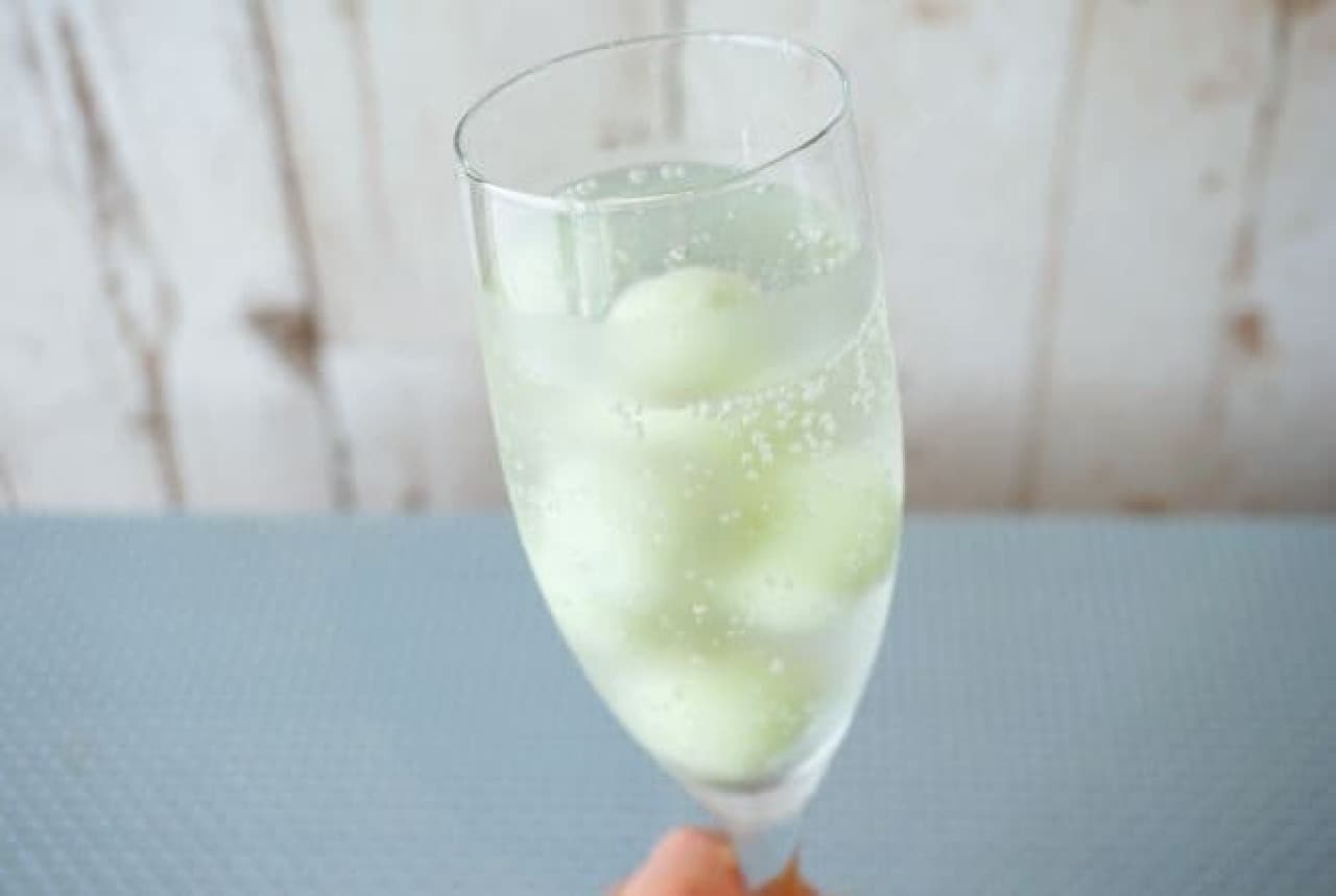 Cool cold drink recipes--smoothies that don't require a blender, soda with ice cream, etc.