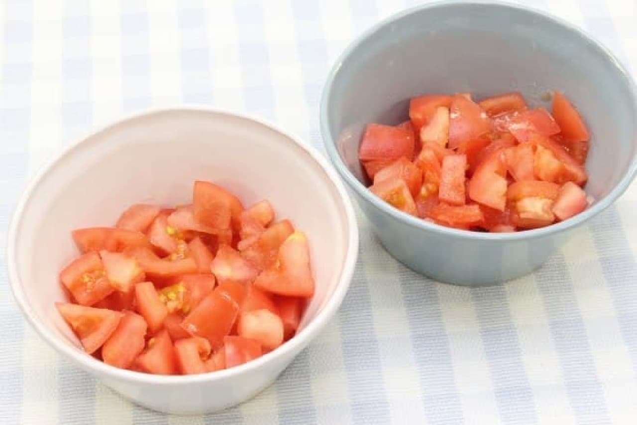 パスタソースをアレンジ、トマトと混ぜるだけでできるブルスケッタの簡単レシピ