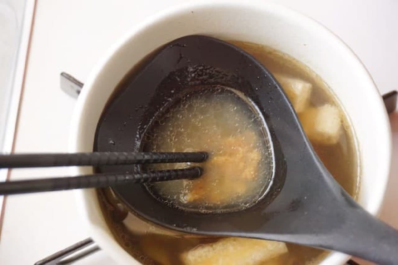 Melt the miso in miso soup