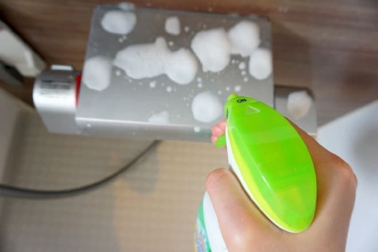Scrubbing bubble Bath cleaner resistant to soap scum