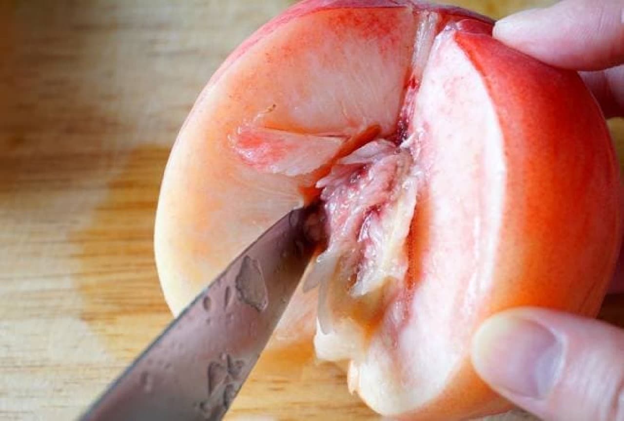 Easy way to peel soft peaches