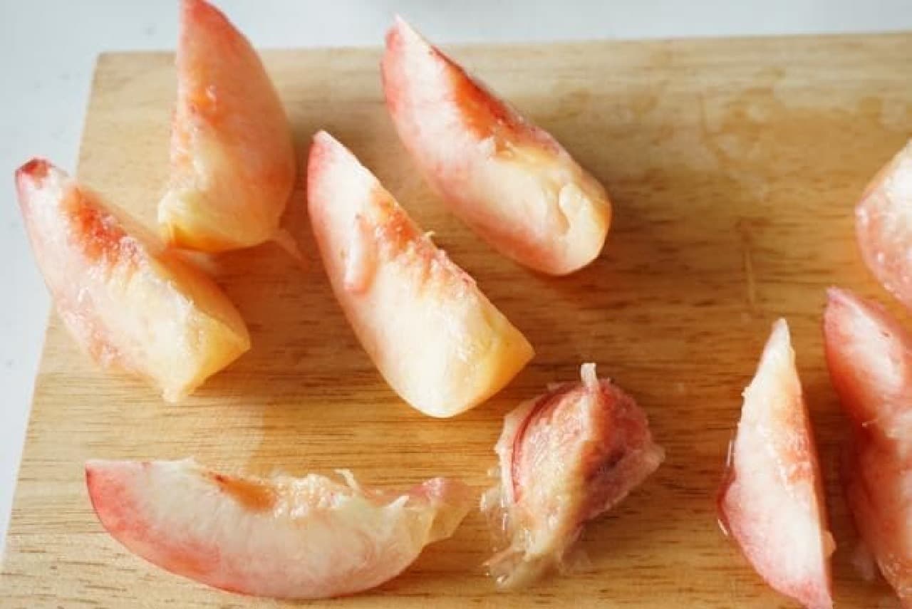 The trick behind peeling peaches