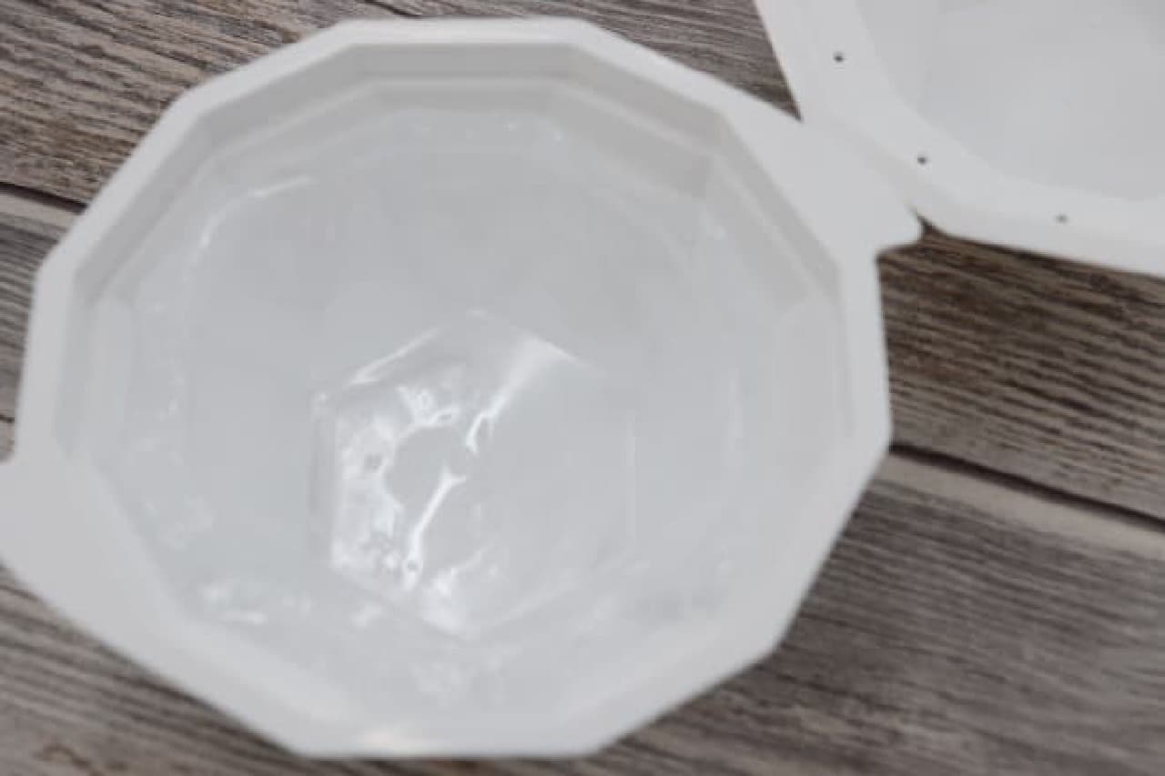 Ceria ice container ice tray