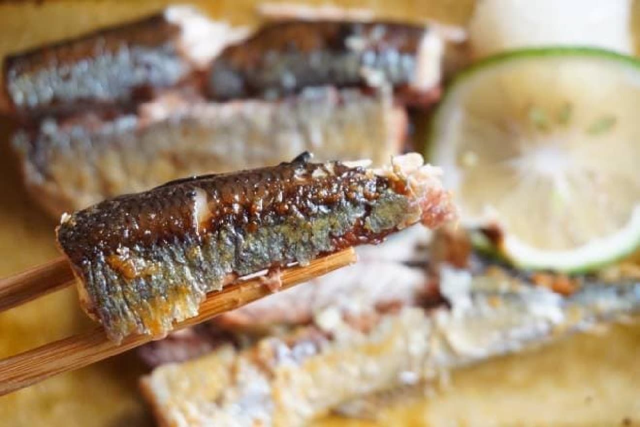 How to bake saury using a frying pan