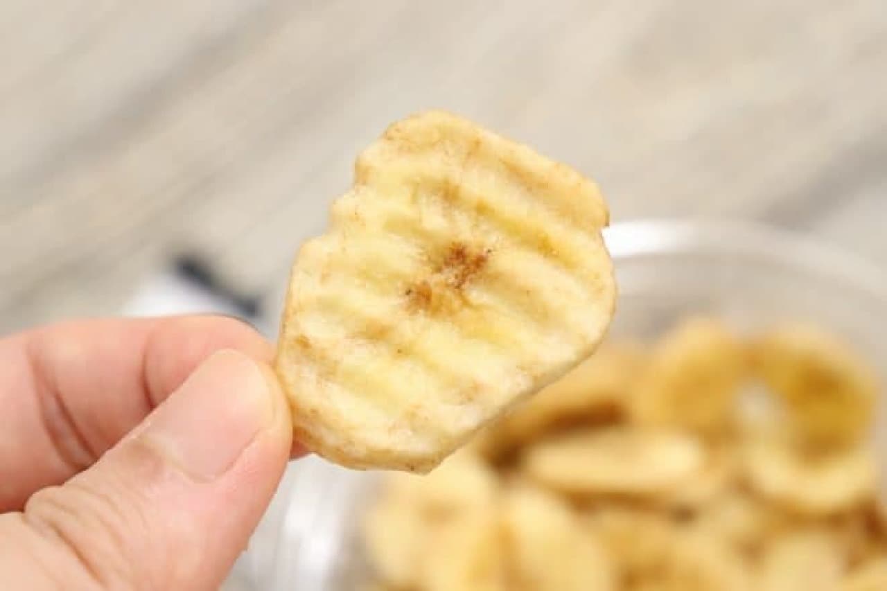 Salt banana chips