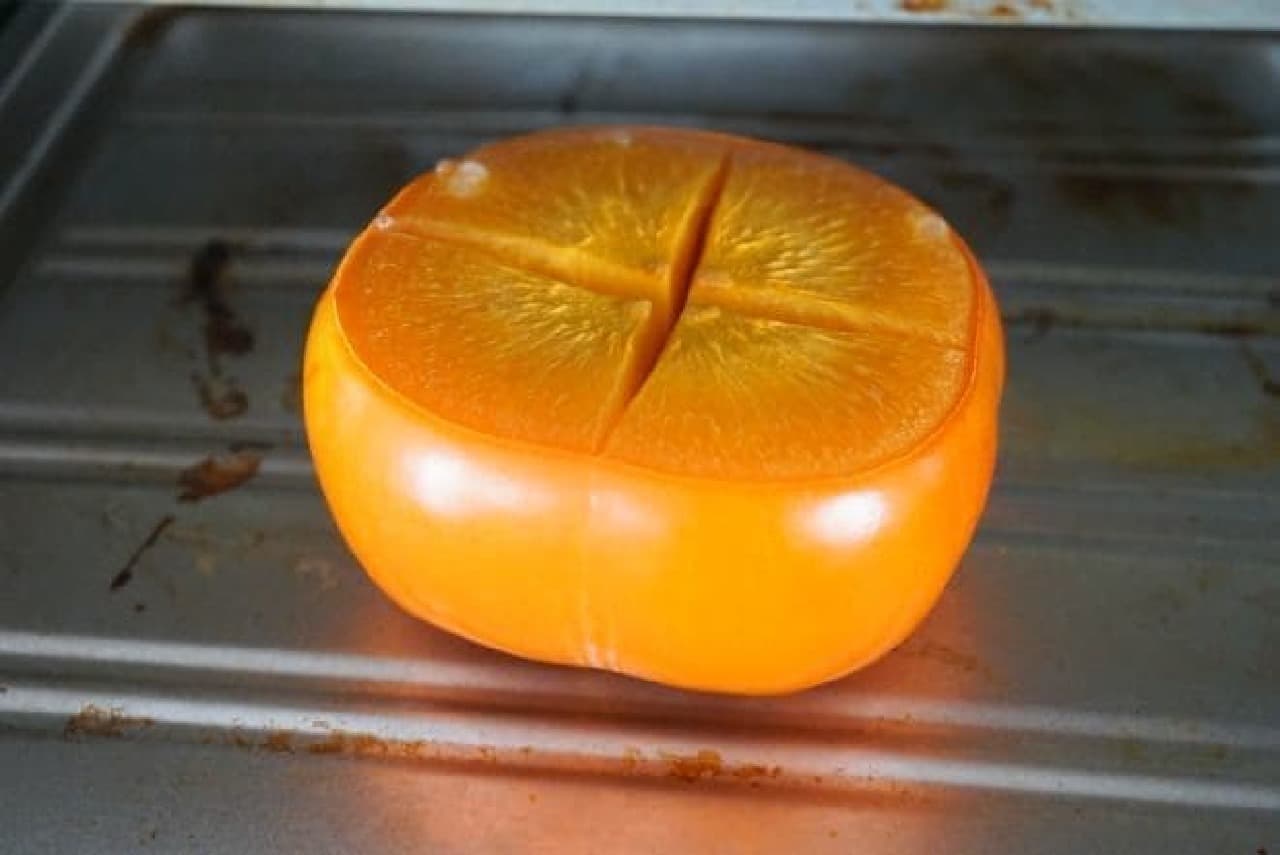 Grilled persimmon with a toaster