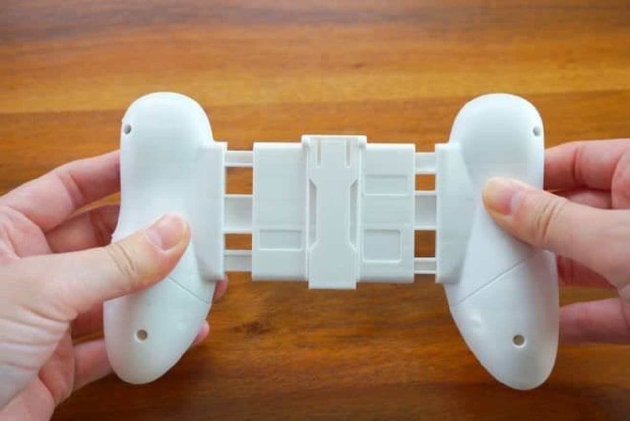 Controller stand for CAN DO smartphone games