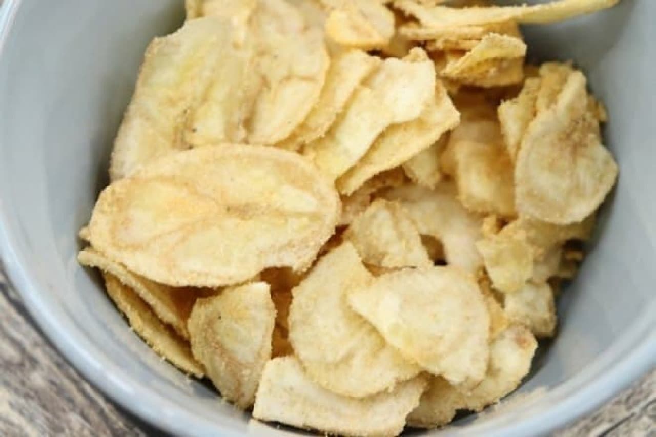 Golden banana chips