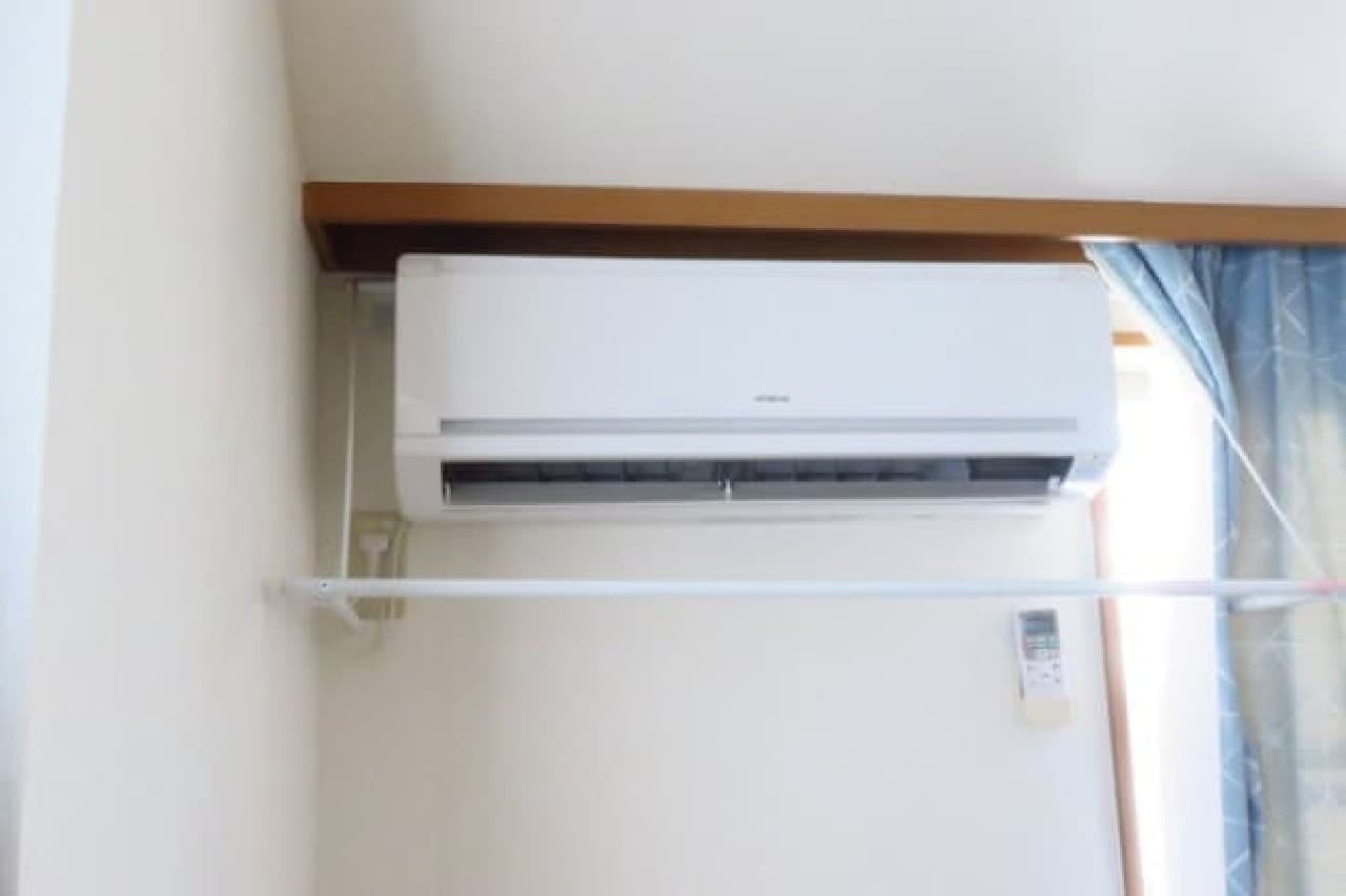 Air conditioner hanger