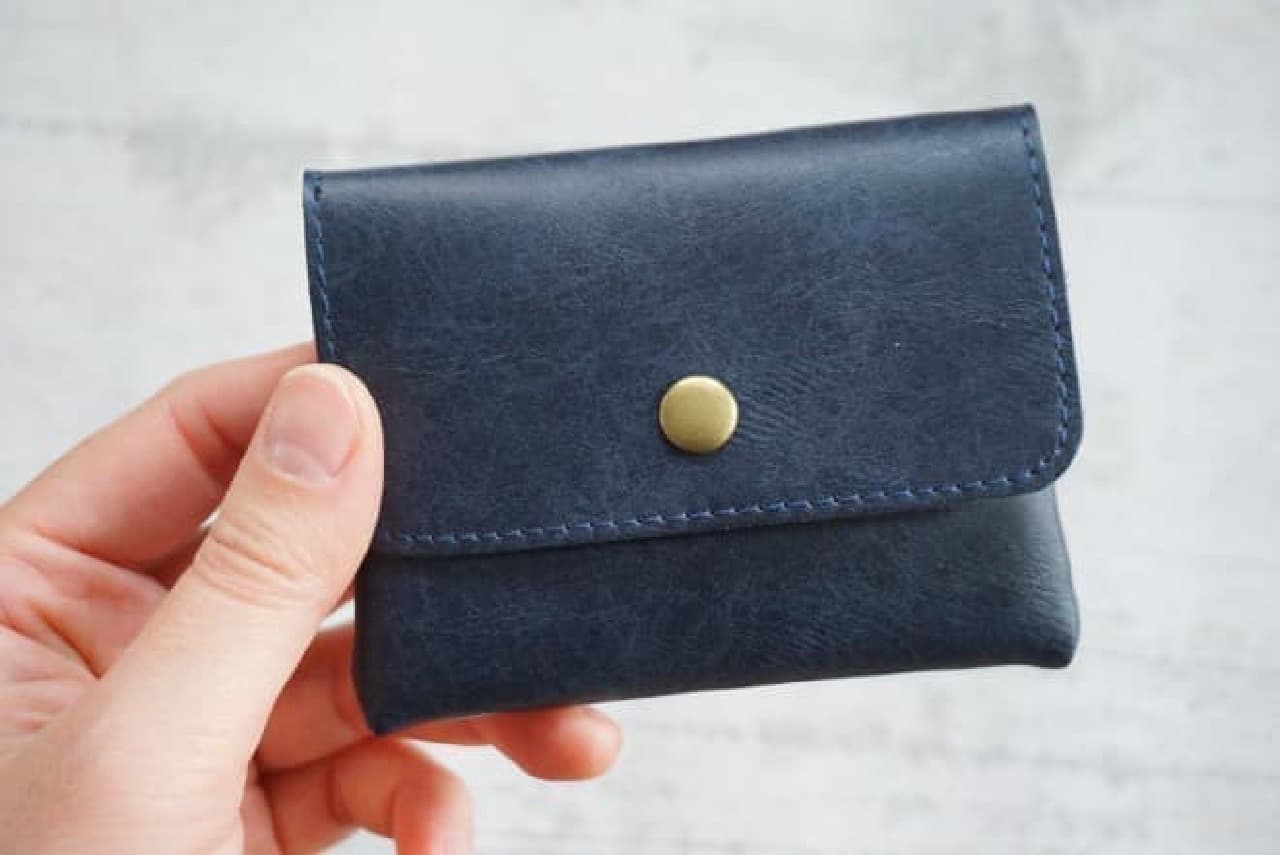 Daiso "Leather-like coin purse button type"