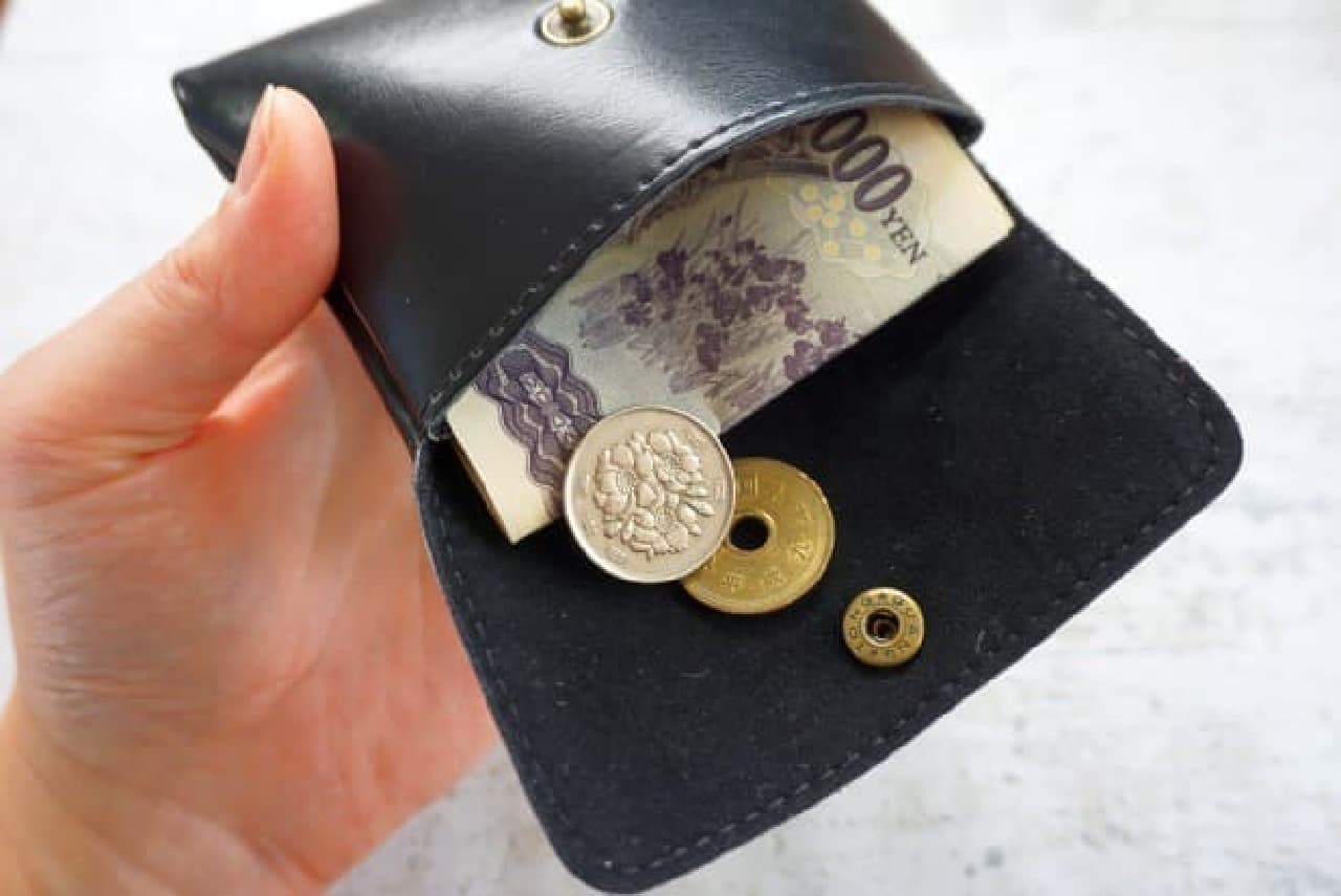 Daiso "Leather-like coin purse button type"
