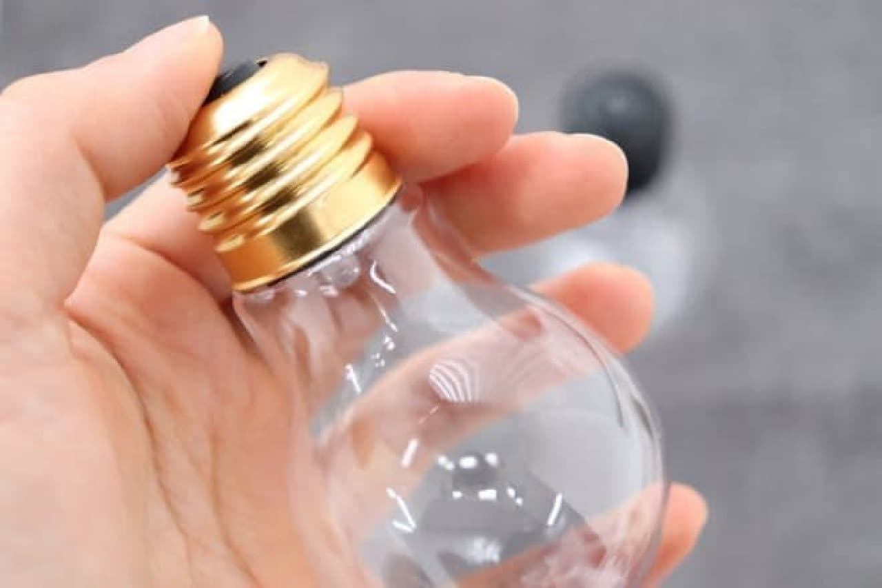 Light bulb style LED ornament