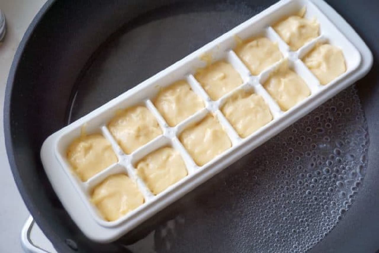Steamed bread in an ice tray