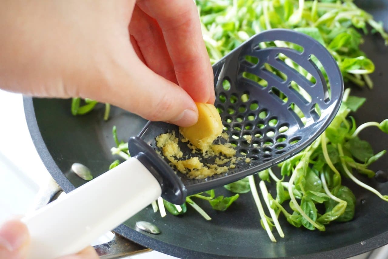 Daiso "Universal Cooking Spoon"