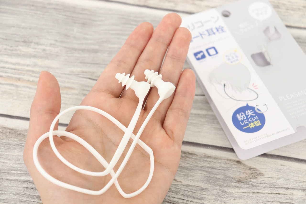 100-yen ceria cord earplugs