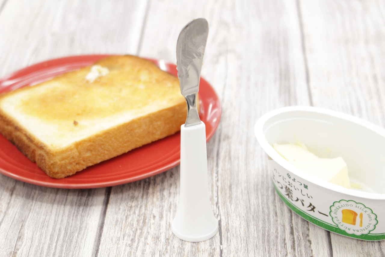 100均で見つけた「立つバターナイフ」が地味に便利！お皿をべたべたさせず洗い物をラクに [えんウチ]