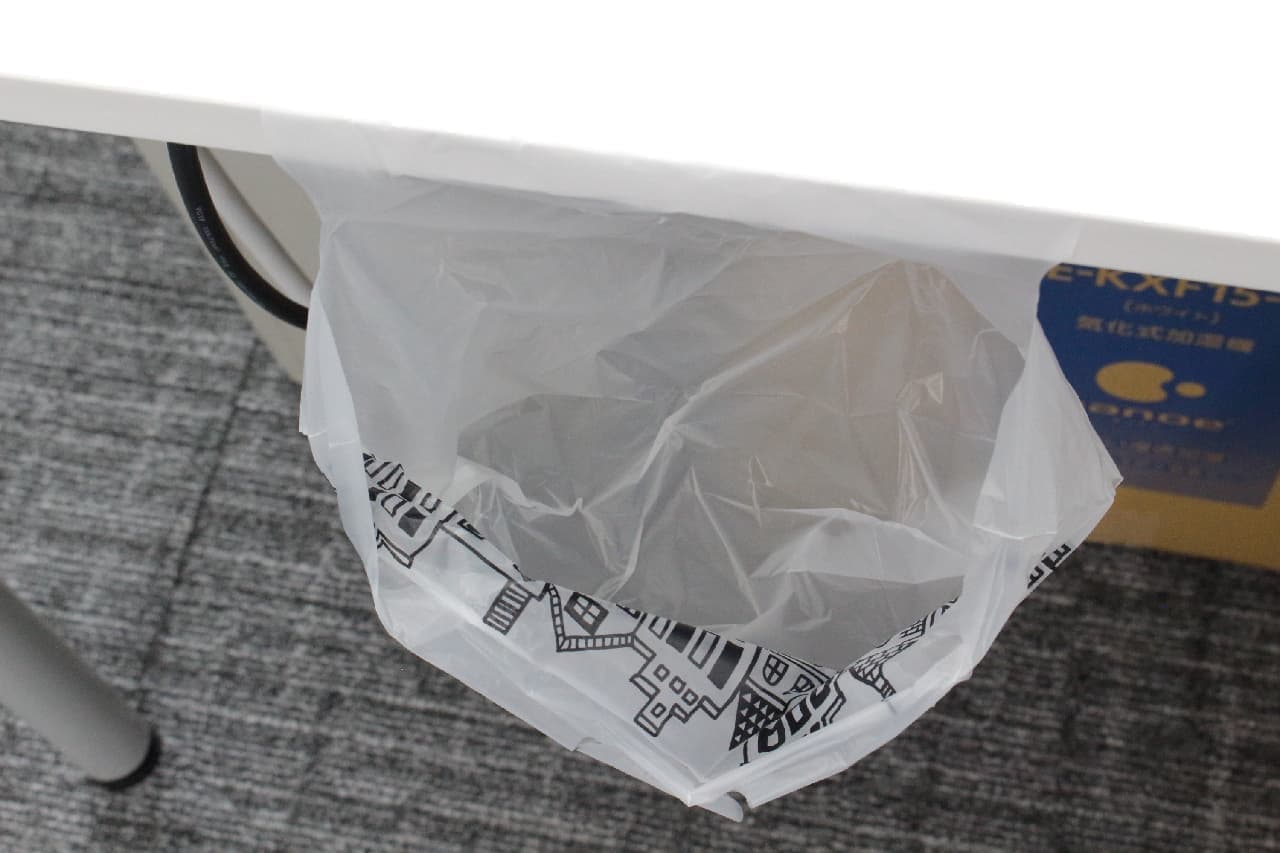 Fashionable and small garbage bag for 100-yen shop, self-supporting, convenient for dining table, wash basin, kitchen