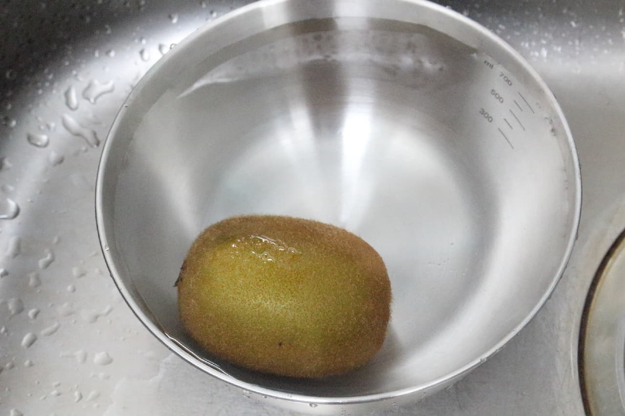Let's freeze the whole housework hack and kiwi ♪ You can easily peel it by hand and make smoothies and jams like sherbet